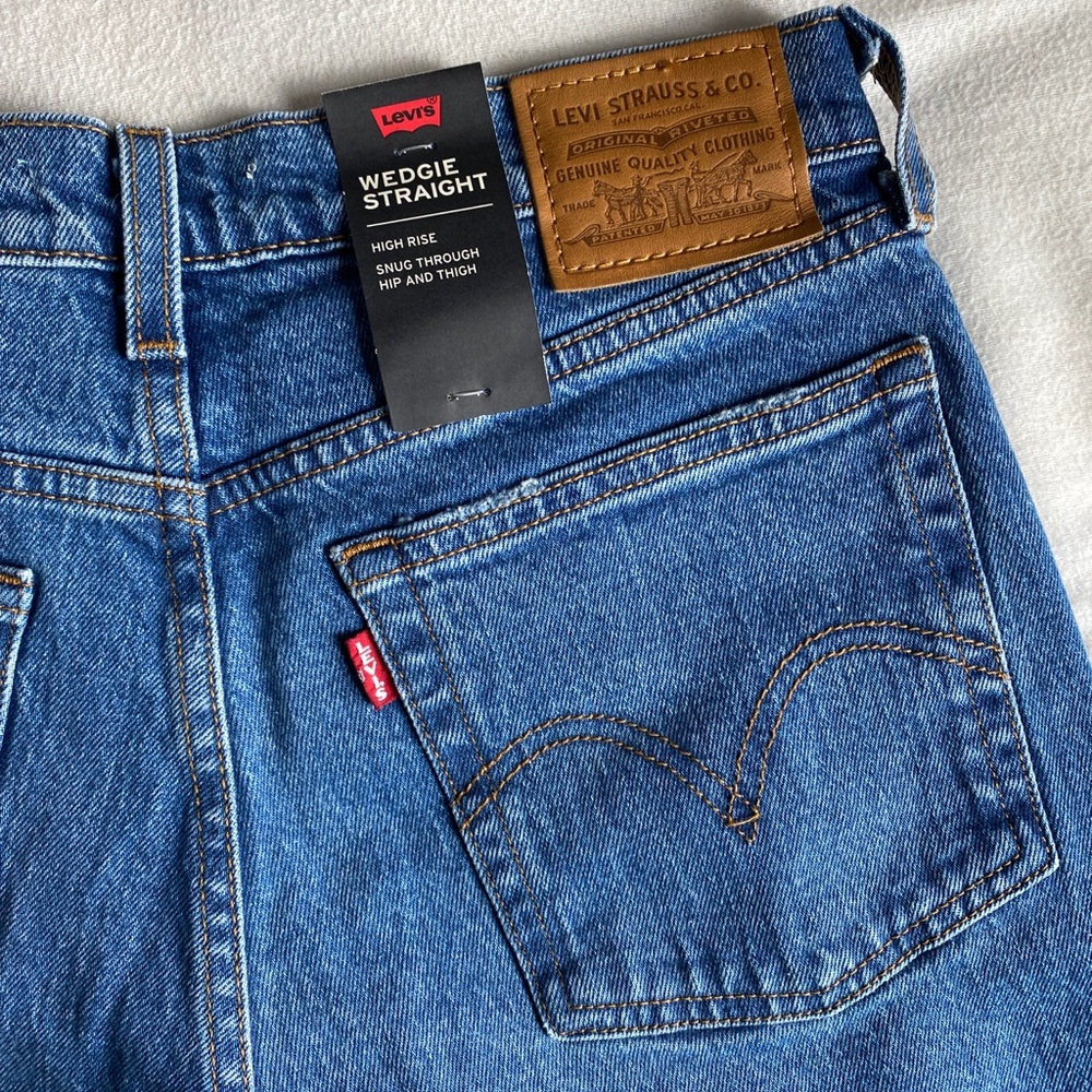 Levis Wedgie Straight Jean